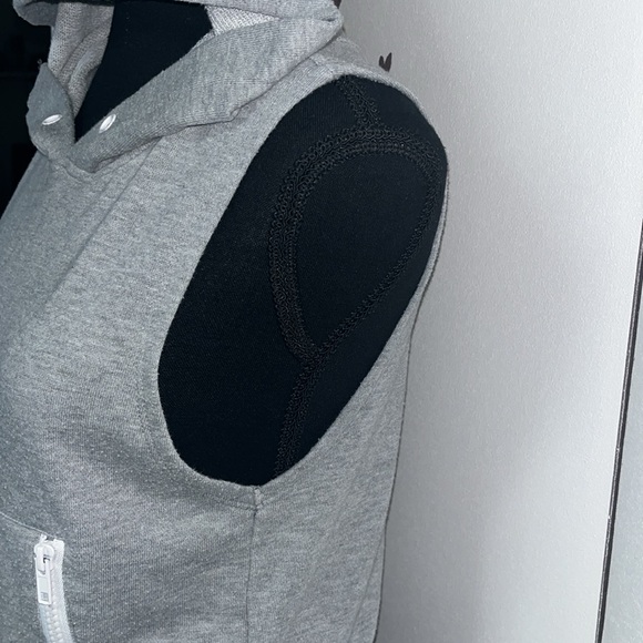 INFINITE PERFORMANCE BRKLYN S Grey Pullover Sleeveless Hooded w/Pocket NWOT $30 - Picture 6 of 13